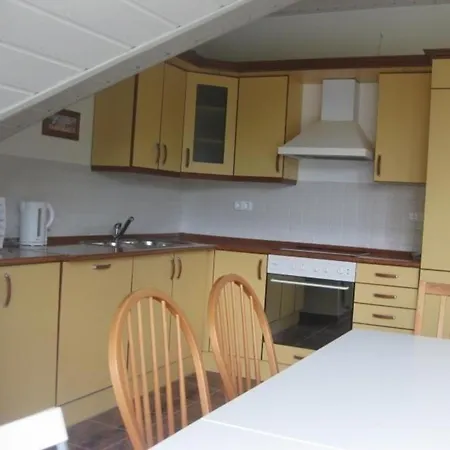 Ferienhaus Uber Zwei Etagen Mit Eigenem Garten Und Gemeinschaftlichem Schwimmbad Holiday home *