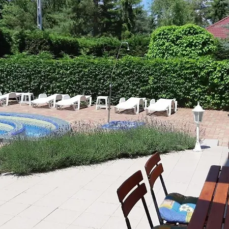 Ferienhaus Uber Zwei Etagen Mit Eigenem Garten Und Gemeinschaftlichem Schwimmbad Holiday home